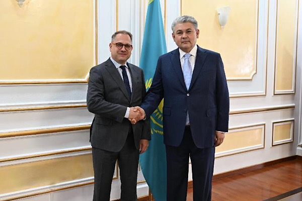 Kazakistan Dışişleri Bakanı Kosherbayev, Fransa Büyükelçisi Gioge’yi kabul etti