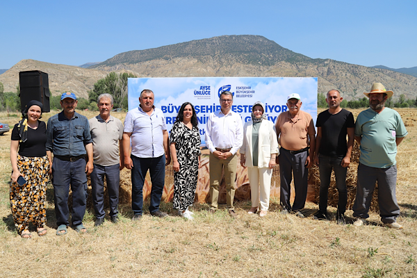 Eskişehir’den 79 üreticiye yem balyası desteği