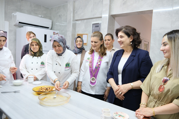 Süreyya Yavuz, Gastronomi Sultanları Üretim ve İşletme Kooperatifi’ni ziyaret etti