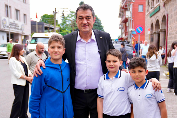 Başkan Köse’den esnaf ve öğrencilere ziyaret