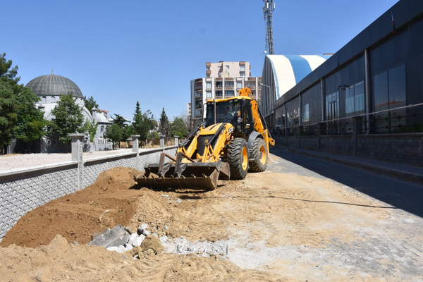 Siirt’te, Hakkı Akyüz Caddesi ile Bedirhan Batur Caddesi bağlantı yolu genişliyor
