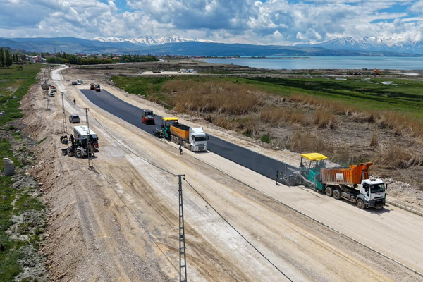 Van Gölü Sahil Yolu’nun 4. etabı ilerliyor: 50 kilometrelik dev ulaşım projesi