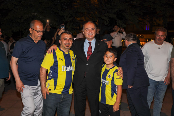 Yıldırım’ın Fenerbahçe Başkanlığına seçilmesi Düzce’de kutlandı