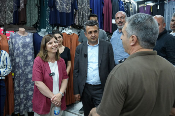 Diyarbakır’da Eşbaşkanlardan Gazi Caddesi esnafına ziyaret