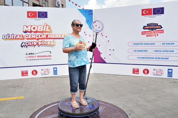 Keçiören’de Mobil Dijital Gençlik Merkezi hizmete açıldı