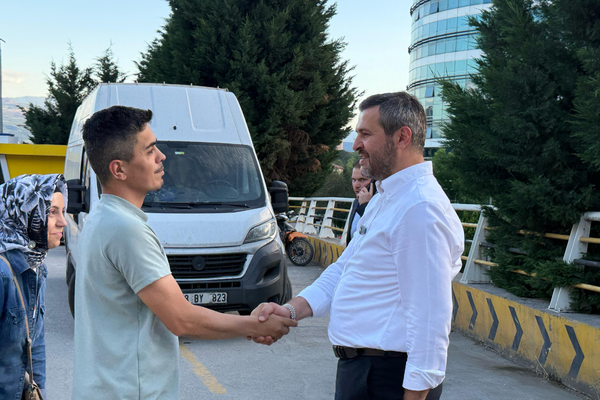 Başkan Çetinkaya Şirinevler Salı Pazarı’nı ziyaret etti