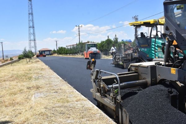 Vali Kızılkaya: Siirt OSB’de 5 bin ton asfalt serimi gerçekleştiriliyor