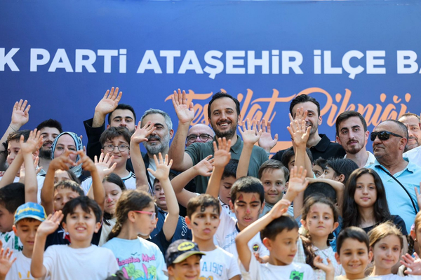 AK Parti İstanbul İl Başkanı Özdemir, üç ilçede teşkilat mensupları ve aileleriyle buluştu