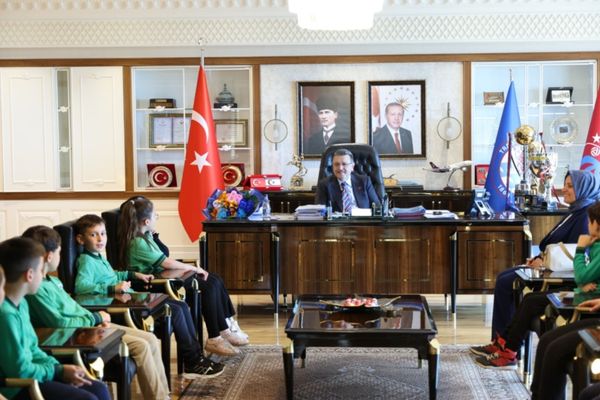 Başkan Genç, minik misafirlerini ağırladı