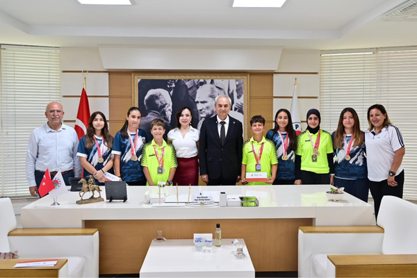 Göçerler Ortaokulu Bocce Takımı, Başkan Kocagöz’ü ziyaret etti