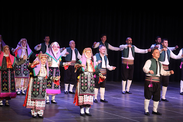 TUBİL Halk Dansları Topluluğu’ndan yıl sonu gösterisi