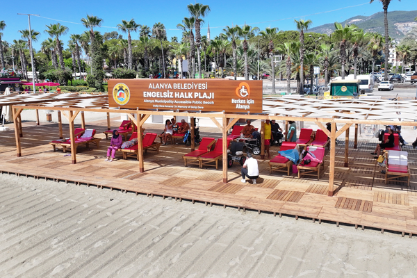Alanya’da Aysultan Halk Plajı hizmete açıldı