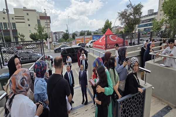 Vali Aktaş ve Başkan Büyükakın LGS velilerini ziyaret etti