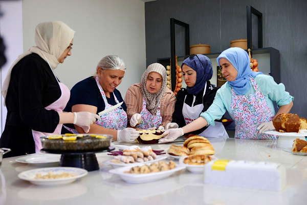Buca’da kadınlara yönelik aşçılık ve pastacılık kursları düzenleniyor