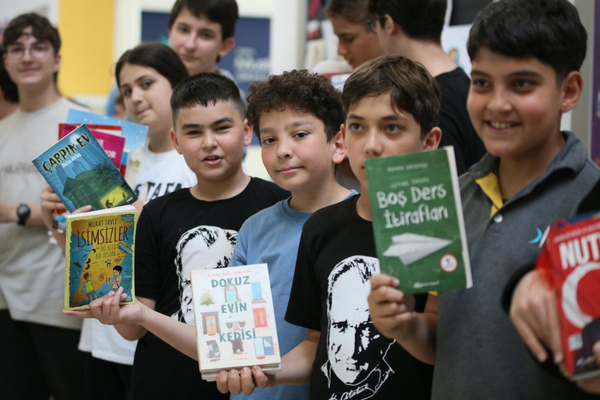 Kepez Belediyesi, okullara Kitap Kumbarası yerleştirdi