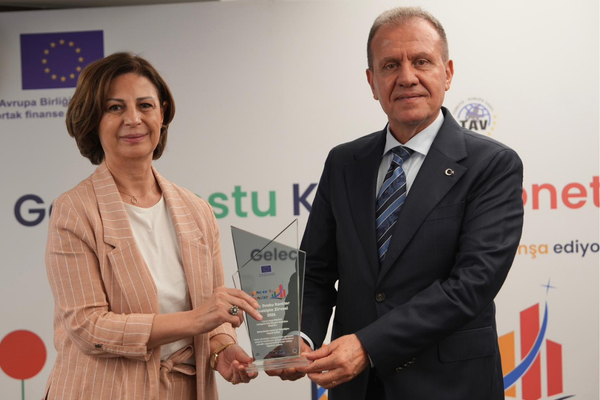 ”Genç Dostu Kent İyi Yönetişim Teşvik Ödülü” Eskişehir’e verildi