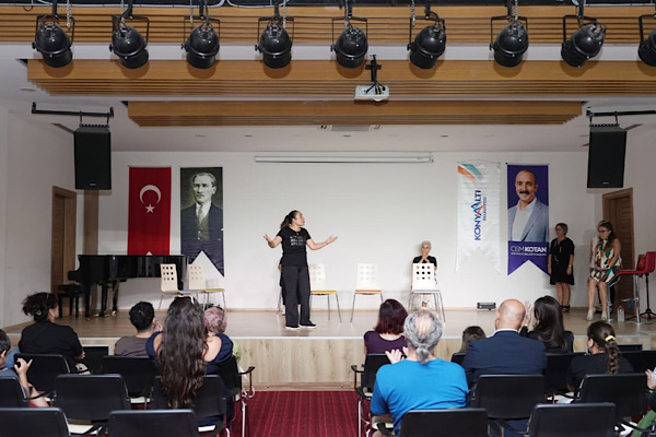 Konyaaltı’nda iki tiyatro oyunu sahnelendi