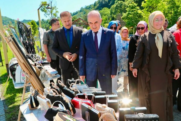 Vali Erol “İlmek İlmek Kadın Eli” sergisinin açılışına katıldı