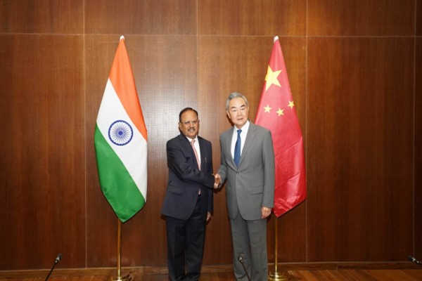 Wang Yi’den Çin-Hindistan ilişkilerinde istikrar çağrısı