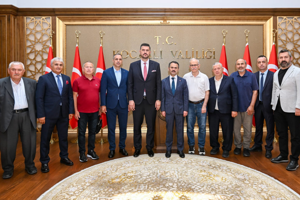 Kocaeli Kandıralılar Derneği’nin yeni yönetiminden, Vali Aktaş’a ziyaret