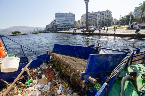 İzmir Körfezi’nden 1,2 milyon ton dip çamuru çıkarıldı