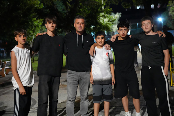 Başkan Sarıkurt, park ziyaretlerinde vatandaşlarla buluştu