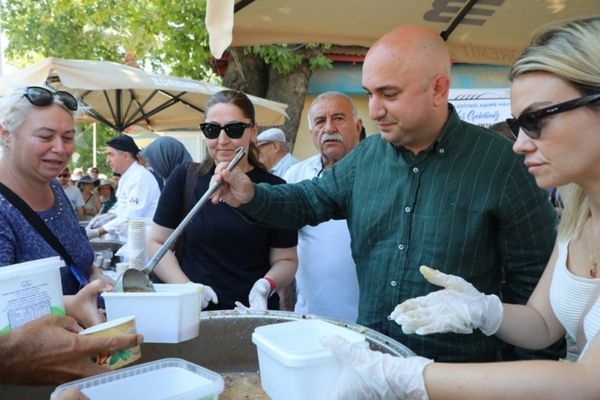 Edremit’te aşure hayırları başladı