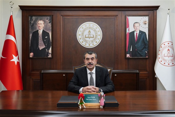 Bakan Tekin, MHP Giresun İl Başkanlığı’nı ziyaret etti