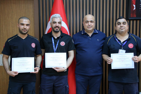 Dakikalarla yarıştılar, hayat kurtardılar: 112 ekibine teşekkür belgesi