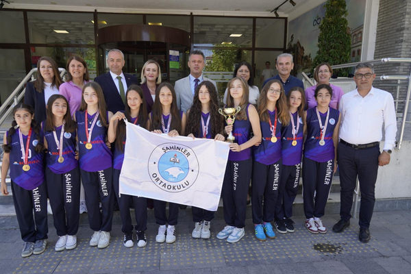 Türkiye Şampiyonu voleybolcular Çorlu Belediyesi’ni ziyaret etti