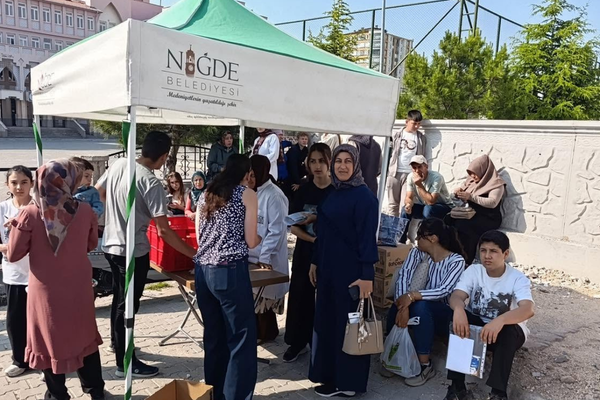 Niğde’de LGS günü öğrenci ve velilere ikram desteği