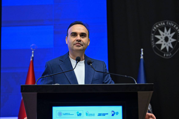 Bakan Kacır: İlk 2 yılda 5 milyon kişiye yapay zeka eğitimi verilecek