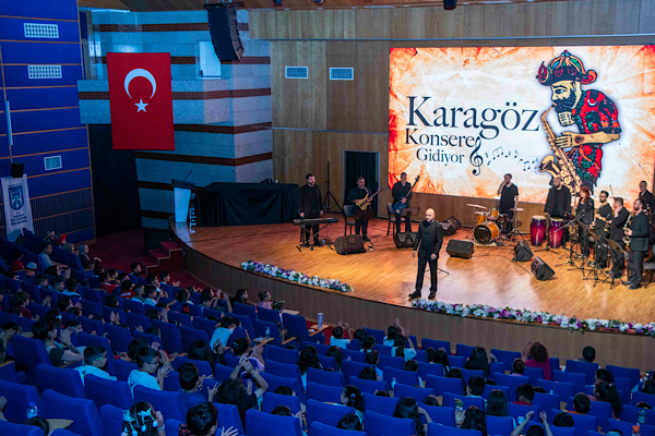 “Karagöz Konsere Gidiyor” müzikali sezonu tamamladı