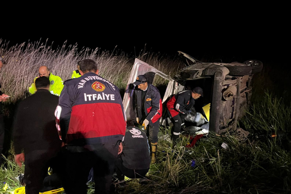 Gevaş’ta trafik kazası: 6 kişi araçtan kurtarıldı