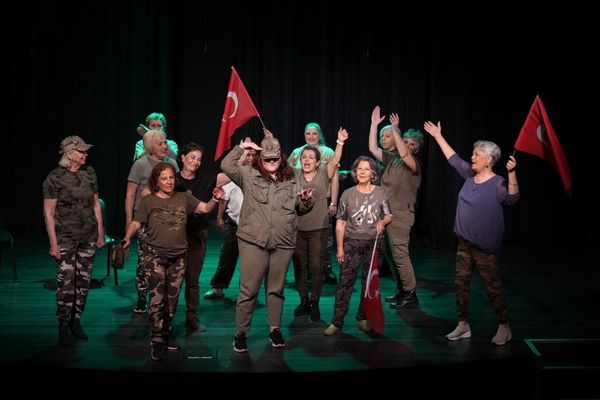 Maltepe’de mahalle tiyatrosundan ilk oyun: “Kadınlık Bizde Kalsın” seyirciyle buluştu