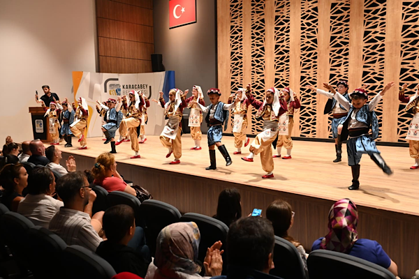 Karacabey’de yıl sonu halk oyunları gösterisi düzenlendi
