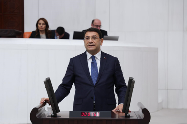 Şahin: Kadın temsili yoksa meşruiyet tartışılır