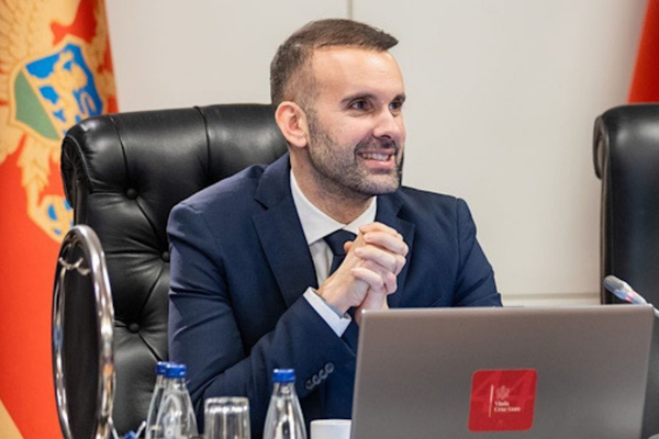 Spajic: Okullarda spor altyapısı güçlendiriliyor