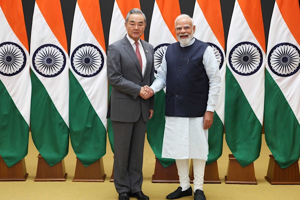 Modi, Çin Dışişleri Bakanı Wang Yi’yi kabul etti