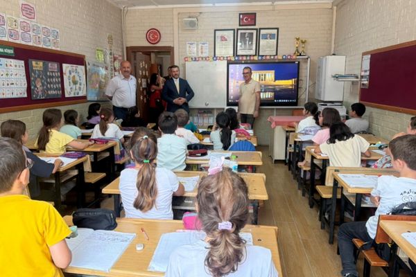 Çetinkaya, sınıf başkanı Melis Kaplan’ın seçim vaadini yerine getirdi
