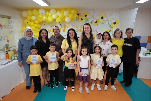 Konak Zeytinlik Mutlu Çocuklar Oyun Evleri’nde karne sevinci