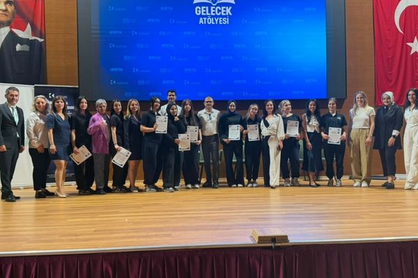 Gelecek Atölyesi Projesi ilk mezunlarını verdi