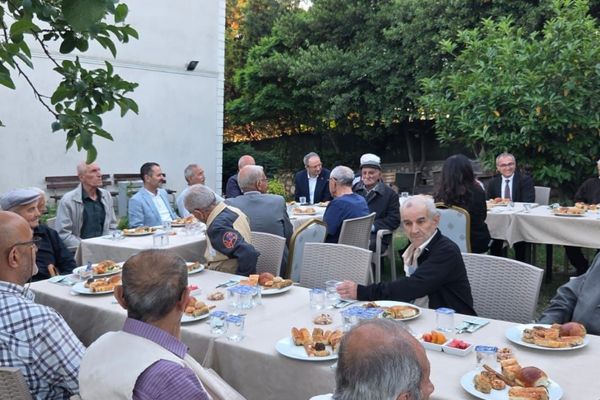 Vali Aktaş’tan huzurevine Babalar Günü ziyareti