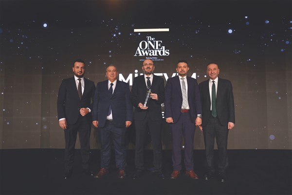 Eminevim, The ONE Awards’ta “Yılın En İtibarlı Markası” seçildi