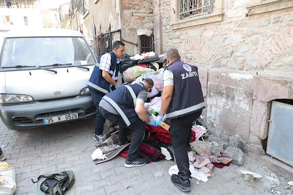 Basmane’de seyyar satıcı denetimi yapıldı