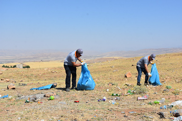 Siirt’te çevre yolunda temizlik çalışması gerçekleştirildi