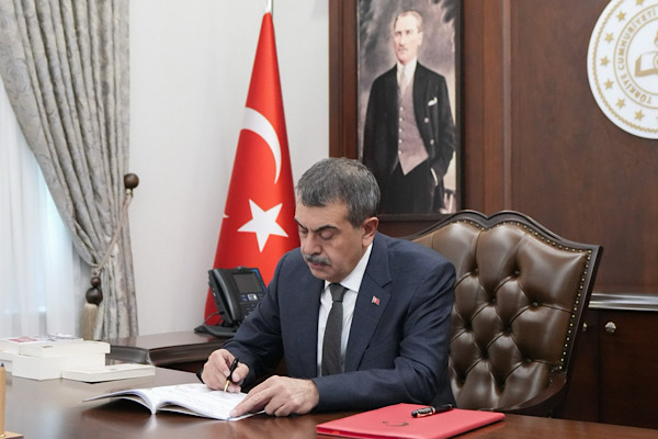 Bakan Tekin: Bizim siyasetimiz eser ve hizmet siyasetidir