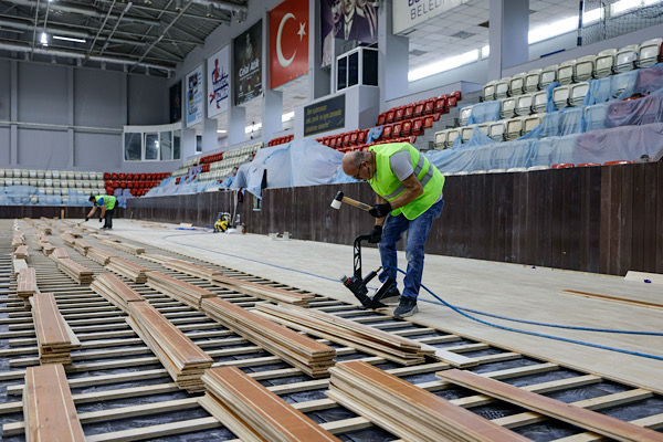 Celal Atik Spor Salonu’nda yenileme çalışması başlatıldı