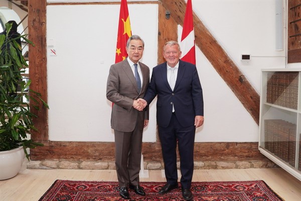 Wang Yi, Danimarkalı mevkidaşı Rasmussen ile görüştü