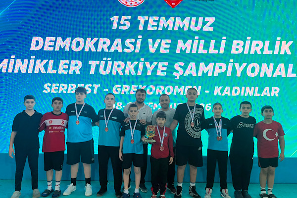 Yıldırım Belediyespor güreşçileri, Türkiye Şampiyonası’ndan 14 madalyayla döndü